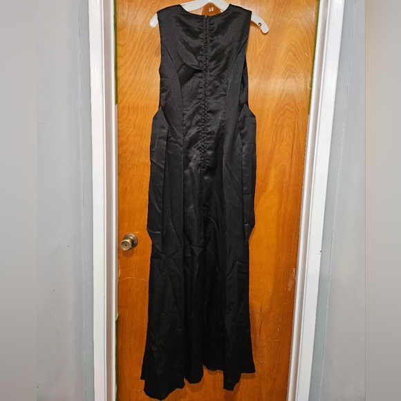 Black Sleeveless Concert Dress with Bow - Picture 7 of 7